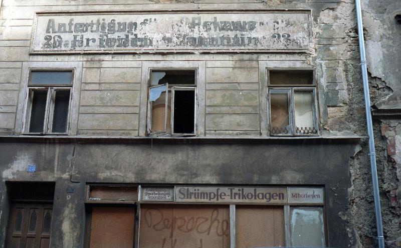 Görlitz, Breite Str. 23, 04-1993.jpg - Anfertigung ... Pelzwaren ...